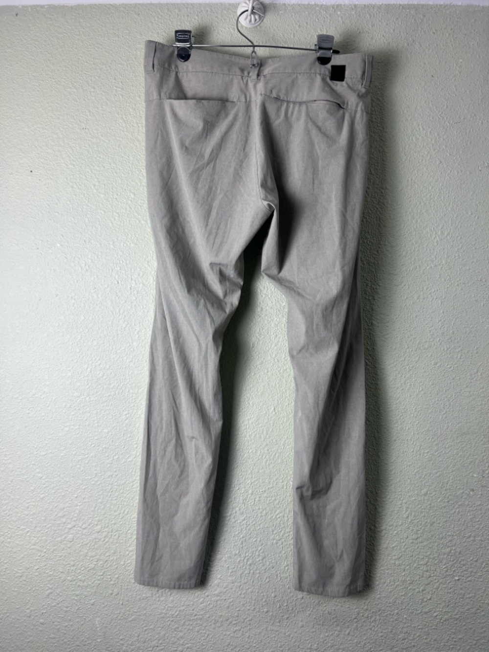 Vuori Men's Chinos - Light Gray
